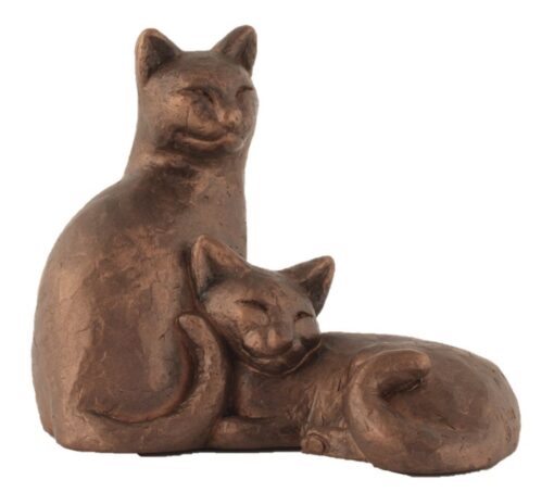 To katter sitter, ligger, gullbronse, 12 cm høy, håndlagd av lillesanddesign.no