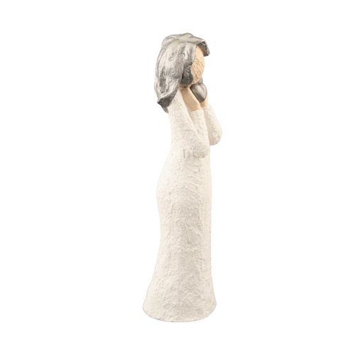 Jentefigur holder sølvhjerte, sølv hår, 21 cm, håndlagd av Lillesanddesign.no