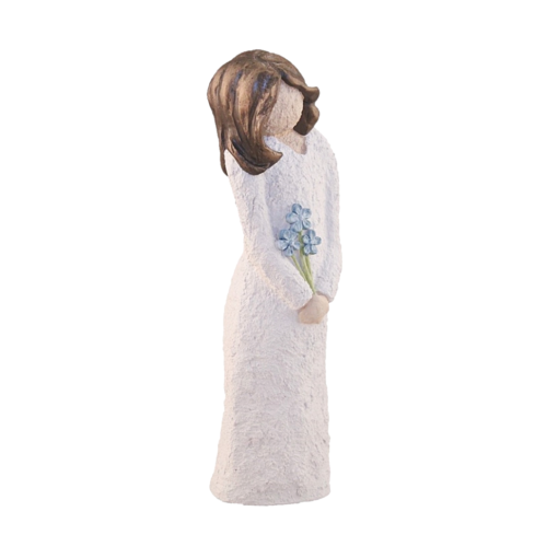 Jentefigur med blå blomster og brunt hår, 21 cm, håndlagd av Lillesanddesign.no