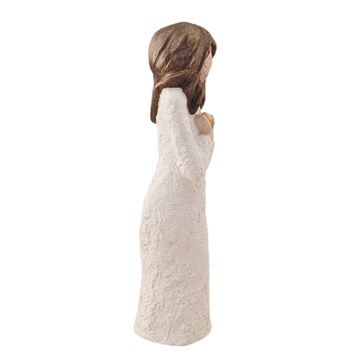 Jentefigur med kobberhjerte og blomst i håret, brunt hår, 21 cm, håndlagd av Lillesanddesign.no