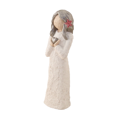 Jentefigur med sølvhjerte, blomst i håret, 21 cm, håndlagd av Lillesanddesign.no