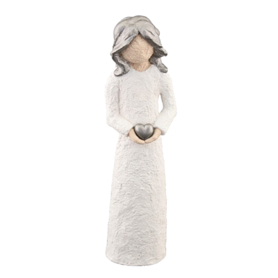 Damefigur holder sølvhjerte, sølv hår, 21 cm, håndlagd av Lillesanddesign.no
