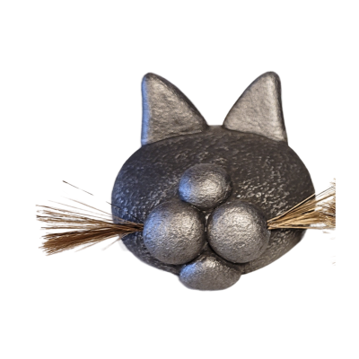 Kattefigur i stålfarge med værhår, 8 cm dia