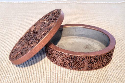 Smykkeskrin kobber farget ovalt med mønster 10x4cm, håndlagd og håndmalt av Lillesand Design i Lillesand