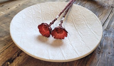Fat med bølge mønster krem farget, 35 cm dia, håndlagd av Lillesand Design