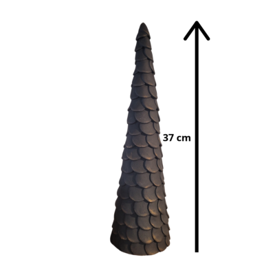 Tre, stort, sort, 37 cm er et dekorativt tre, håndlagd og håndmalt av Lise i Lillesand Design. Serien består av 3 størrelser og lages i 4 farger.